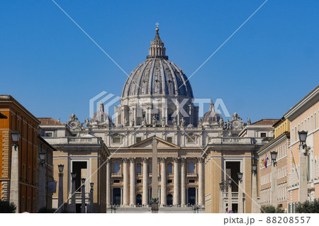 Saint Peter's Square, Vatican.,Rome, 03.20.2021, Basilica of Saint Peter, The grandiose square in Saint Peter's Square, Vatican.,Rome, 03.20.2021, Basilica of Saint Peter, The grandiose square in 88208557