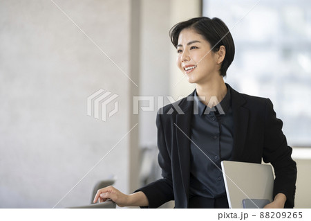 笑顔のビジネスウーマン 笑顔のビジネスウーマン 88209265