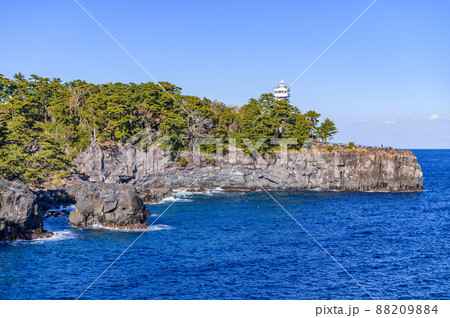 （静岡県）快晴の空と城ヶ崎海岸の絶景 88209884