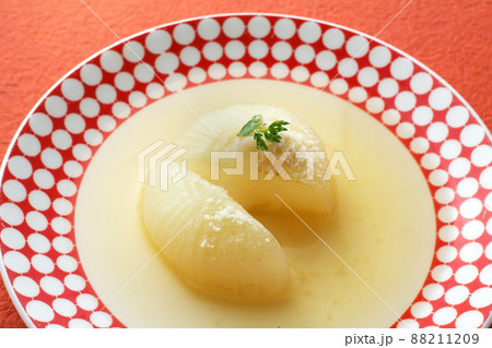 新玉ねぎの丸ごとスープ煮 88211209