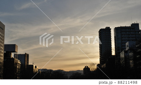 北海道札幌市の大通公園で撮影した夕日 88211498