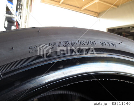 18インチのタイヤ265/35R18 97Yのタイヤサイズ表記 88211540
