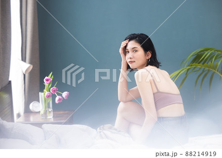 若い女性　ポートレート 88214919