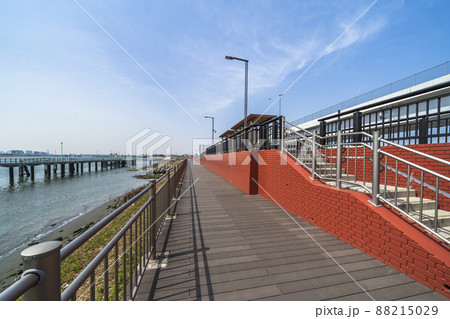 多摩川沿い「ソラムナード羽田緑地」の風景【東京都・大田区】 88215029