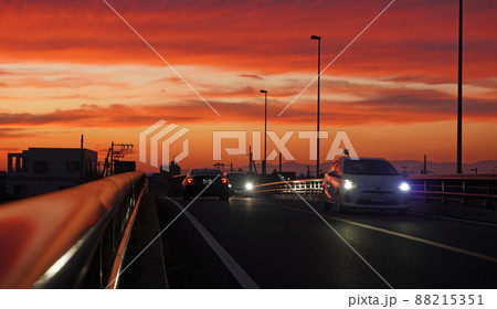 沼津の街並み＜06＞（夕焼けに染まる沼津の空と黄瀬川橋） 88215351