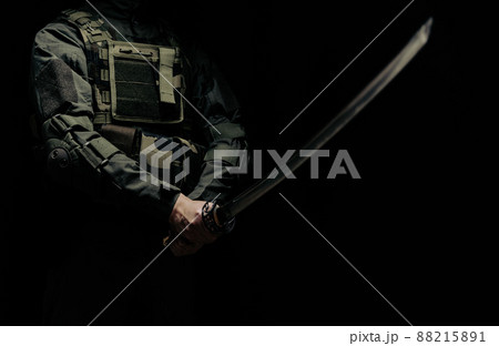 日本刀を構える兵士 88215891