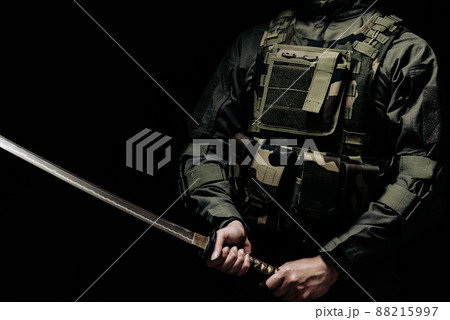 日本刀を構える兵士 日本刀を構える兵士 88215997