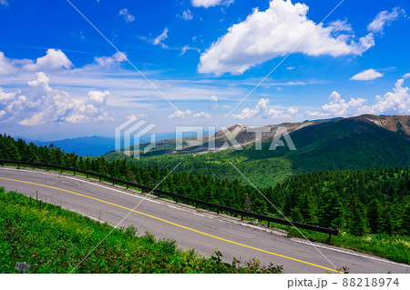 志賀草津道路を使って夏の志賀高原（群馬県草津町） 88218974