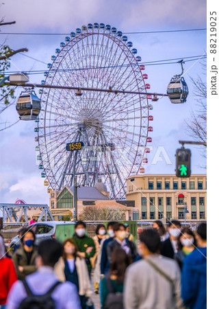 日本の横浜都市景観 解除されたまん延防止だが…賑わう桜木町駅前の「日本丸」交差点=3月30日 日本の横浜都市景観 解除されたまん延防止だが…賑わう桜木町駅前の「日本丸」交差点=3月30日 88219025