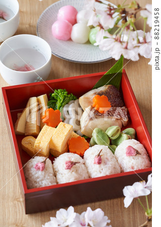 お花見弁当 お花見弁当 88219458