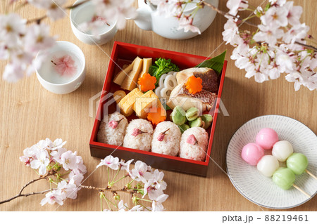 お花見弁当 お花見弁当 88219461