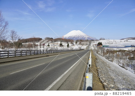 ニセコ町黒川地区羊蹄山ビューポイントから見る羊蹄山 ニセコ町黒川地区羊蹄山ビューポイントから見る羊蹄山 88219465