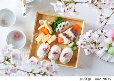 お花見弁当 お花見弁当 88219645