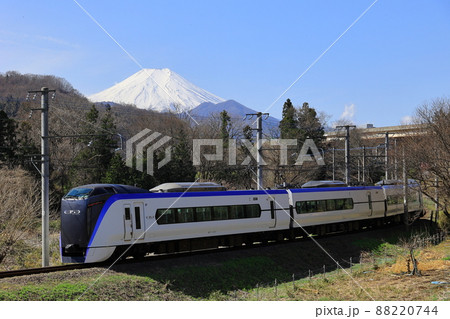 富士急行線と富士山　 88220744