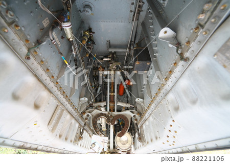 京山ロープウェイ遊園跡に置かれているF104J戦闘機の前輪の格納部3　岡山県岡山市北区 88221106