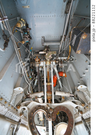 京山ロープウェイ遊園跡に置かれているF104J戦闘機の前輪の格納部7 岡山県岡山市北区 京山ロープウェイ遊園跡に置かれているF104J戦闘機の前輪の格納部7 岡山県岡山市北区 88221112