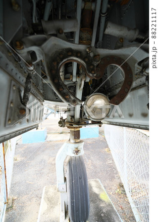 京山ロープウェイ遊園跡に置かれているF104J戦闘機の前輪の格納部と前輪3 岡山県岡山市北区 京山ロープウェイ遊園跡に置かれているF104J戦闘機の前輪の格納部と前輪3 岡山県岡山市北区 88221117
