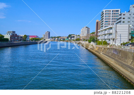 神奈川県藤沢市片瀬海岸の弁天橋から北東側(片瀬海岸1丁目,2丁目など)の眺望 神奈川県藤沢市片瀬海岸の弁天橋から北東側(片瀬海岸1丁目,2丁目など)の眺望 88221208
