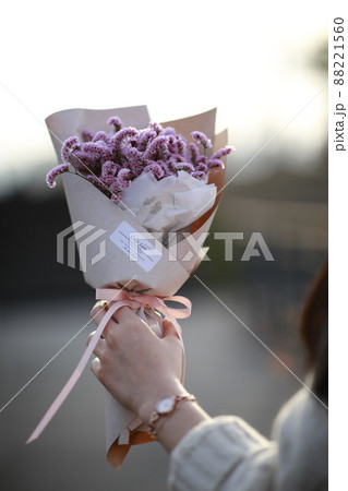 花 手 女性 88221560