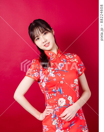 ポーズ 格好 姿勢 88224608