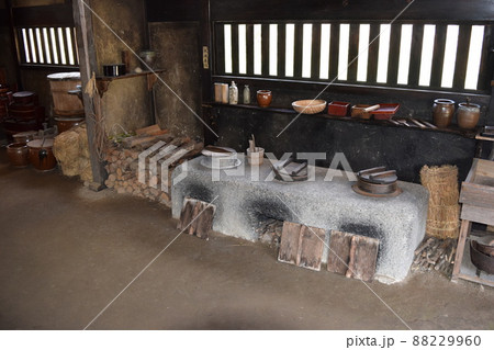 かまど 古風な台所 88229960