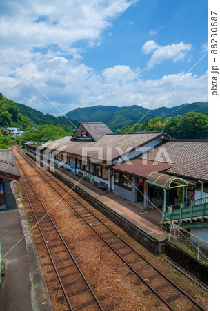 わたらせ渓谷鉄道　水沼駅　ホーム　駅舎　初夏の風景　　　 88230887
