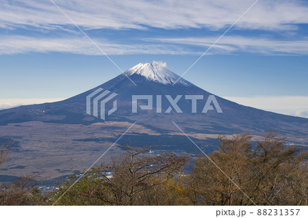 【静岡県裾野市】三国峠からの眺める富士山 88231357