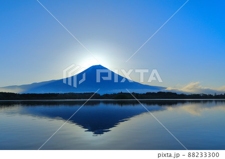 夜明けの逆さ富士(田貫湖) 静岡県富士宮市 夜明けの逆さ富士(田貫湖) 静岡県富士宮市 88233300