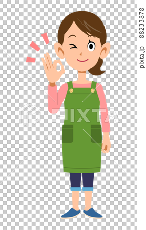 OKのサインを示すエプロンをつけた女性の全身 OKのサインを示すエプロンをつけた女性の全身 88233878