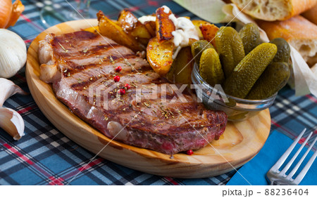 Juicy beef with herbs Juicy beef with herbs 88236404