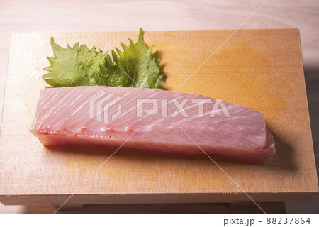 新鮮で美味しいハマチと鰤 新鮮で美味しいハマチと鰤 88237864
