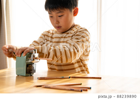 子供 色鉛筆 削り器 子供 色鉛筆 削り器 88239890