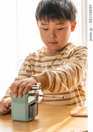 子供 色鉛筆 削り器 子供 色鉛筆 削り器 88239894