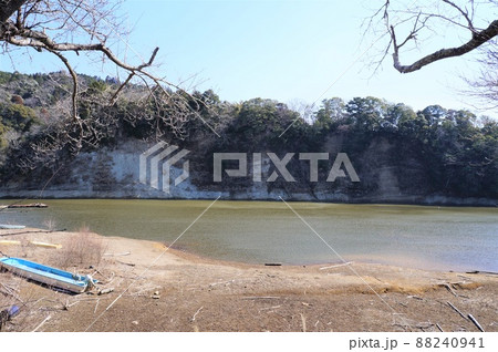 冬の三島湖・三島ダム(千葉県君津市) 冬の三島湖・三島ダム(千葉県君津市) 88240941