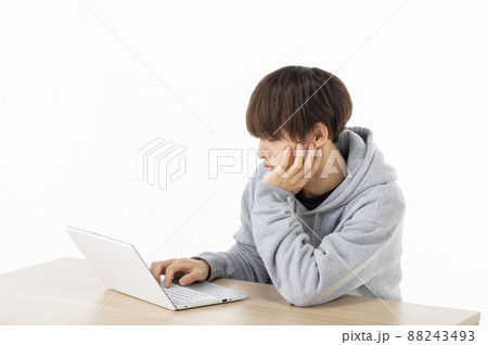 20代男性 20代男性 88243493