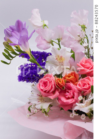 薔薇　花束　フラワーアレンジメント　お祝い 88243570