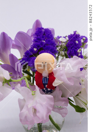 おじいちゃん　花　敬老の日　老人　お祝い 88243572