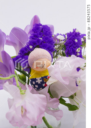 おばあちゃん　花　敬老の日　老人　お祝い 88243575