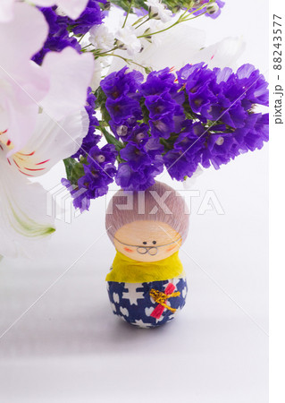 おばあちゃん　花　敬老の日　老人　お祝い 88243577