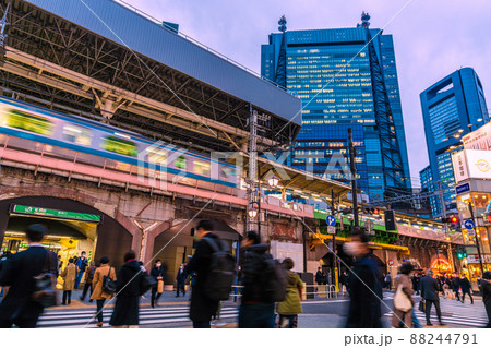 日本の東京都市景観 解除2日目(まん延防止)の新橋駅前=3月23日 日本の東京都市景観 解除2日目(まん延防止)の新橋駅前=3月23日 88244791