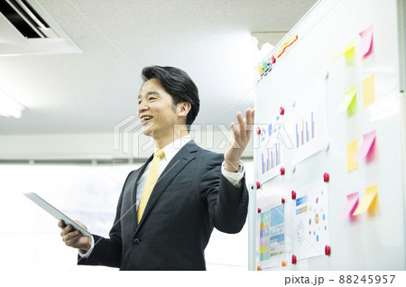 ビジネスマン 打ち合わせ セミナー ミーティング プレゼン ビジネスマン 打ち合わせ セミナー ミーティング プレゼン 88245957