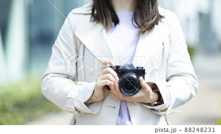 カメラ女子のイメージ (ピントぼかし) カメラ女子のイメージ (ピントぼかし) 88248231
