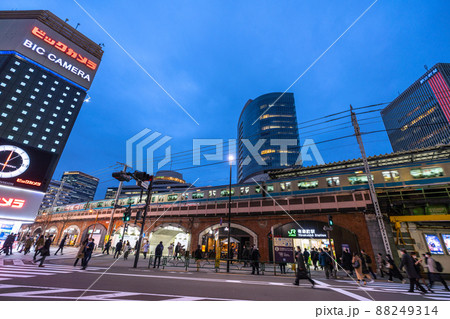 日本の東京都市景観 解除2日目（まん延防止）の有楽町駅前＝3月23日 88249314