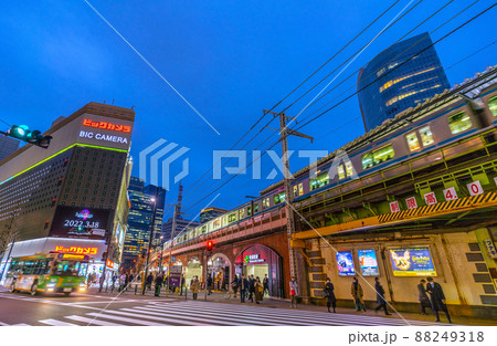 日本の東京都市景観 解除2日目（まん延防止）の有楽町駅前＝3月23日 88249318