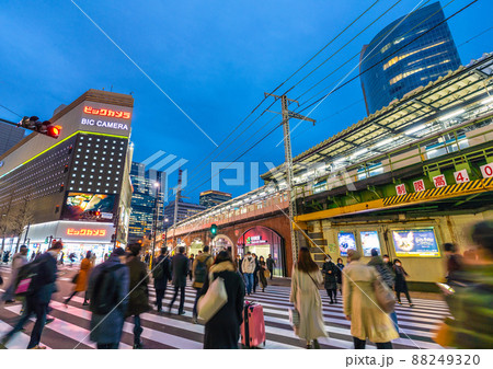 日本の東京都市景観 解除2日目（まん延防止）の有楽町駅前＝3月23日 88249320