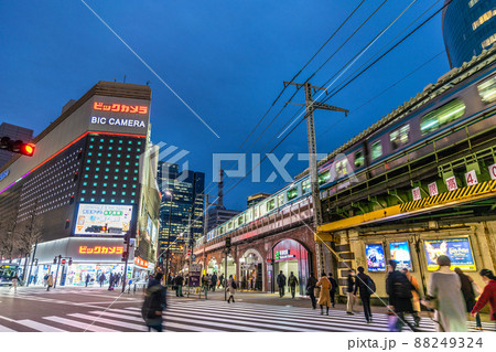 日本の東京都市景観 解除2日目（まん延防止）の有楽町駅前＝3月23日 88249324