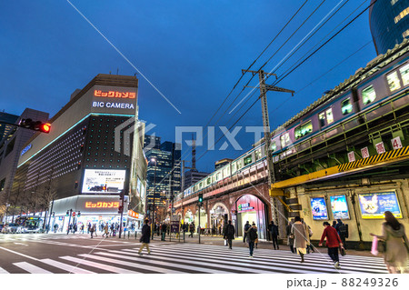 日本の東京都市景観 解除2日目（まん延防止）の有楽町駅前＝3月23日 88249326
