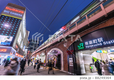 日本の東京都市景観 解除2日目（まん延防止）の有楽町駅前＝3月23日 88249364