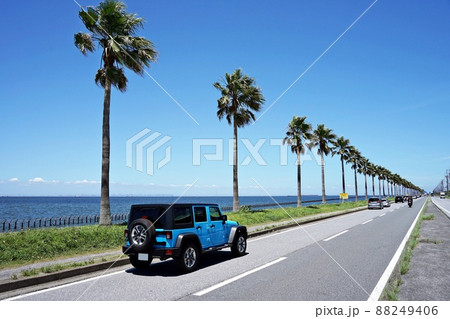 青い空と海が美しいビーチへドライブ 青い空と海が美しいビーチへドライブ 88249406
