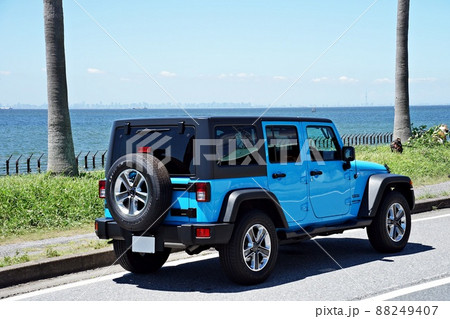 青い空と海が美しいビーチへドライブ 青い空と海が美しいビーチへドライブ 88249407